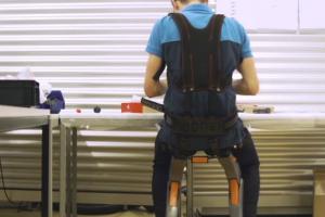 Noonee’s Wearable Chairless Chair