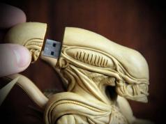 40+ Must See Geeky USB Flash Drives
