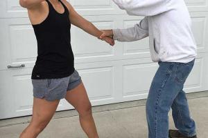 Fast Strike Non-Lethal Self Defense Tool