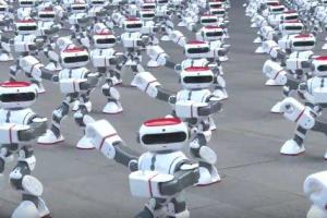 Guinness World Record: 1,069 Robots Dancing Simultaneously