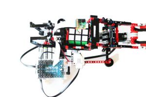 BricKuber Raspberry Pi Rubik’s Cube Solving Robot