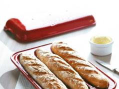 Emile Henry Baguette Baker