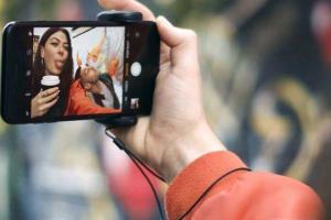 ShutterGrip Shutter Remote Turns Your Phone Into a Camera