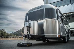 Trailer Valet RVR: Rugged Robot That Moves Trailers
