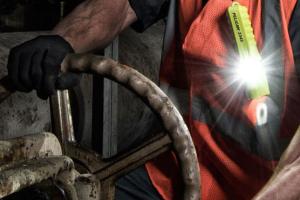 Pelican 3345 Flashlight with Auto Brightness Adjustment