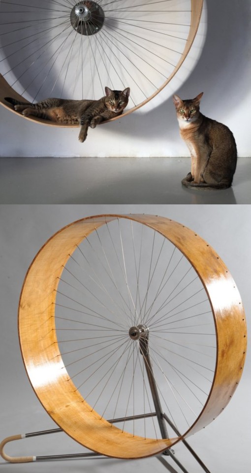 HolinDesign Standing Cat Wheel