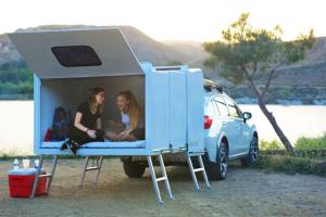 Hitch Hotel: Expandable Wheel-less Trailer with 135 Cubic Feet Space