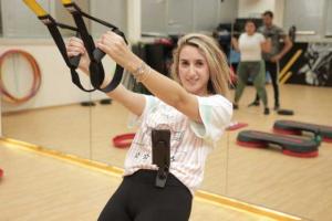 Stando: Wearable Smartphone Stand Serves As Your Third Hand