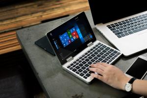 Falcon 8″ Mini Windows Laptop