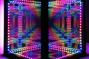 HyperCube: Trippy Hyper-Luminous Cube with 312 LEDs