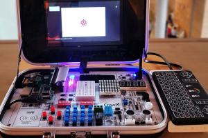 CrowPi: Raspberry Pi Kit with 7″ Display