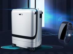 Airwheel SR5 Robot Suitcase That Automatically Follows You