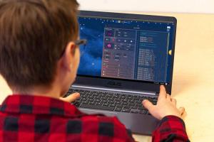 Hack Computer: Laptop That Teaches Kids How to Code