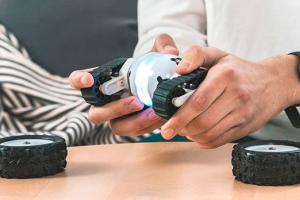 Armz: Modular Smart Toy for Kids