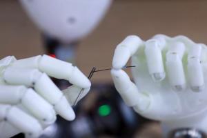 INNFOS XR1 Robot Can Thread a Needle