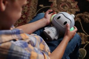 Codi Singer, Storyteller AI Robot for Kids