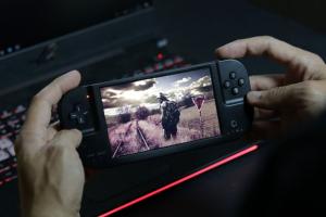 Creoqode Lyra: Retro Game Console with Raspberry Pi CM3L