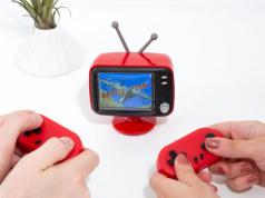 Retro Mini TV Console with 300+ 8-bit Games