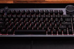 Azio Fokal Keyboard with Multifunctional Control Knob