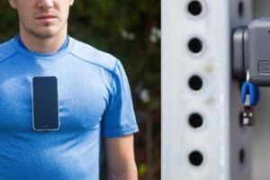 uCast: Wearable Magnetic Smartphone Mount
