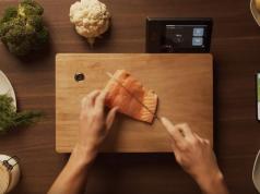 Aurora Nutrio App Smart Cutting Board with Food Recognition