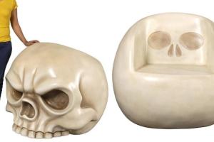 Design Toscano Lost Souls Gothic Skull Chair