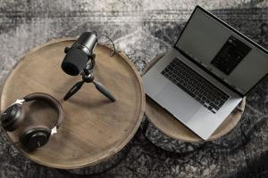 Shure MV7 USB/XLR Microphone for Podcasting & Streaming