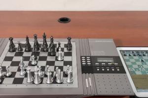 Saitek Chess Academy Computer with Voice Coach
