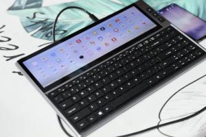 FICIHP Multifunctional Keyboard with 12.6“ Touchscreen