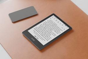 Kindle Paperwhite Signature Edition with Wireless Charging, Auto Adjusting Front Light