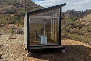 Autonomous Pod: Insulated Backyard Personal Space