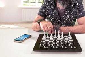 Millennium eONE: Smartphone Connected Chessboard for Lichess, Chess.com