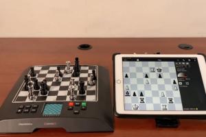 Millennium ChessGenius Smart Chessboard
