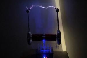 Bipolar Music Tesla Coil with Adjustable 30cm Arc, Frequency