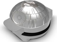 Uncanny Brands Death Star Waffle Maker