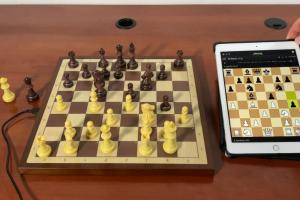 Chessnut AIR Review: Connected Chessboard with Full Piece Recognition, Chess960 Support
