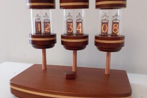 Monjibox Mahogany & Alder IN14 Nixie Clock