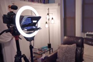 Parrot Pro Smartphone Teleprompter for YouTubers, Pros