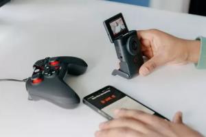 Canon PowerShot V10 Pocket 4K Vlogging Camera with Built-in Stand