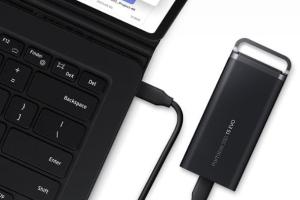 SAMSUNG T5 EVO 8TB USB 3.2 Portable SSD