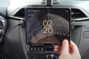 iOttie Auto Sense 2 Fold Qi Wireless Car Charger & Mount for Foldable Smartphones with Auto Clamping