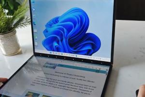 Dxuscreen Dual 13.5-inch Display Laptop