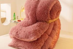 Shaggy Thick Faux Fur Comforter