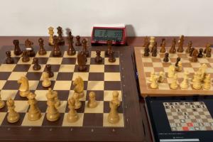 DGT Rosewood Bluetooth Chessboard & Chessnut Air+ Compared