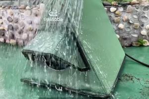 Clawasble Triangular Heated Outdoor Cat House for Winter