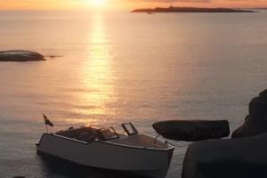 X Shore 1 Sleek Silent Electric Boat