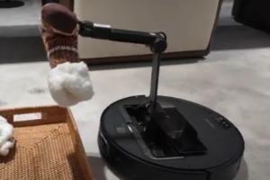 Roborock Saros Z70 Robot Vacuum Has a Folding Arm