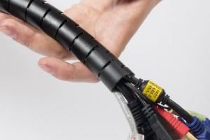 D-Line Cable Zipper Keeps Your Cables Organized