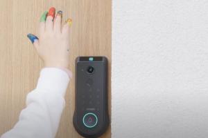 Lockin Veno Pro Solar Powered 2K Camera Lock with Palm Vein Recognition