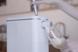 FrostDraft Portable Instant Beer Cooler with Foam Volume Control